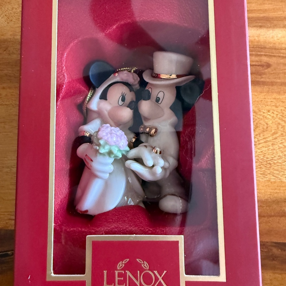 Disney Showcase Collection Ornament